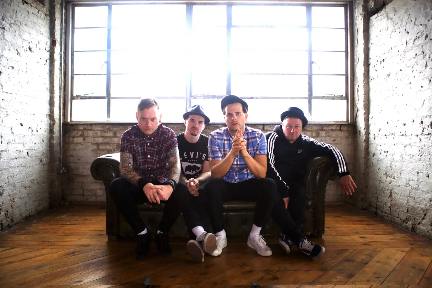 Buster Shuffle confirms short NL tour in December